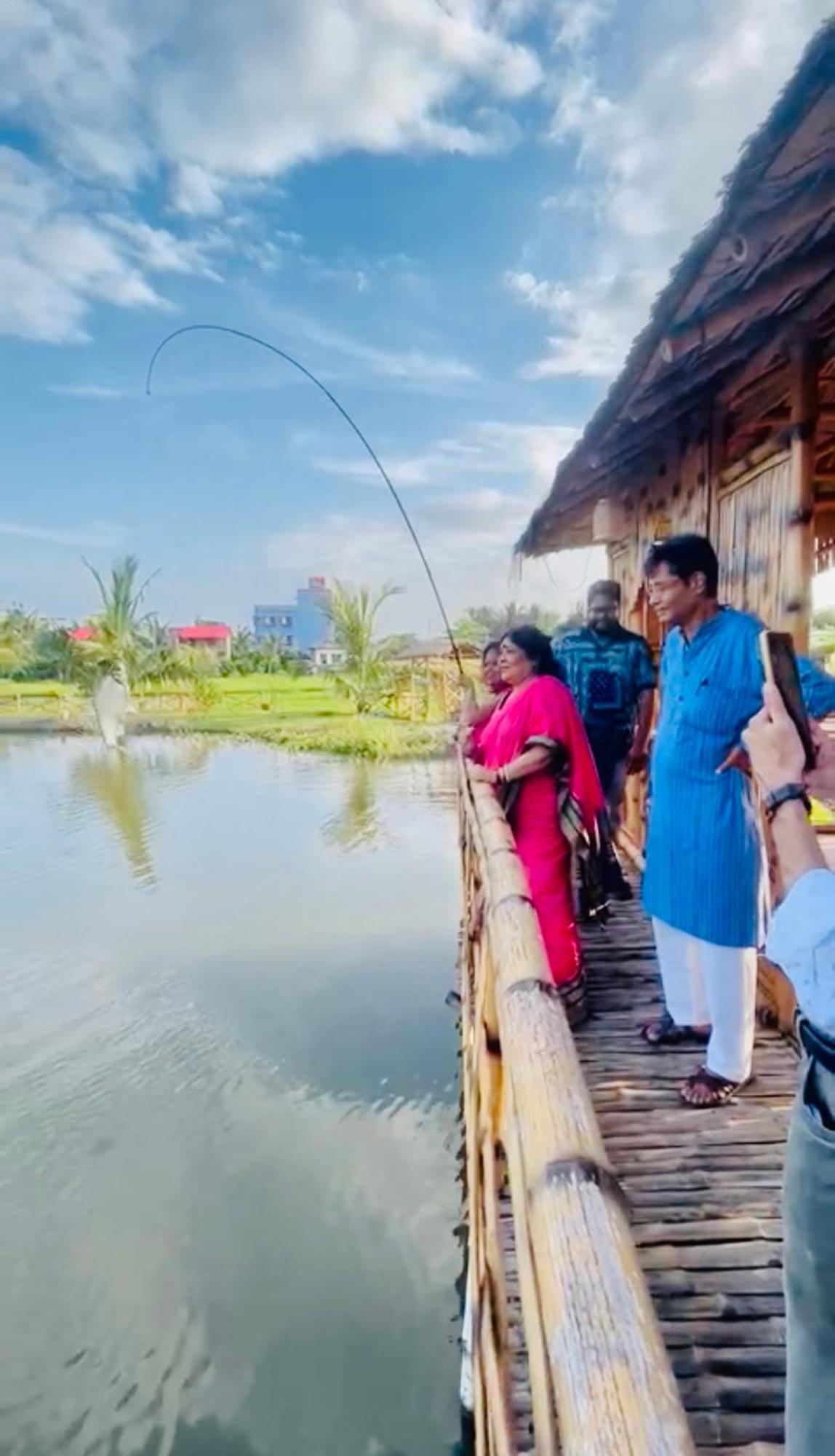 Palli Bangla Resort, Near Ruby Hospital, Anandapur Kolkata Luaran gambar