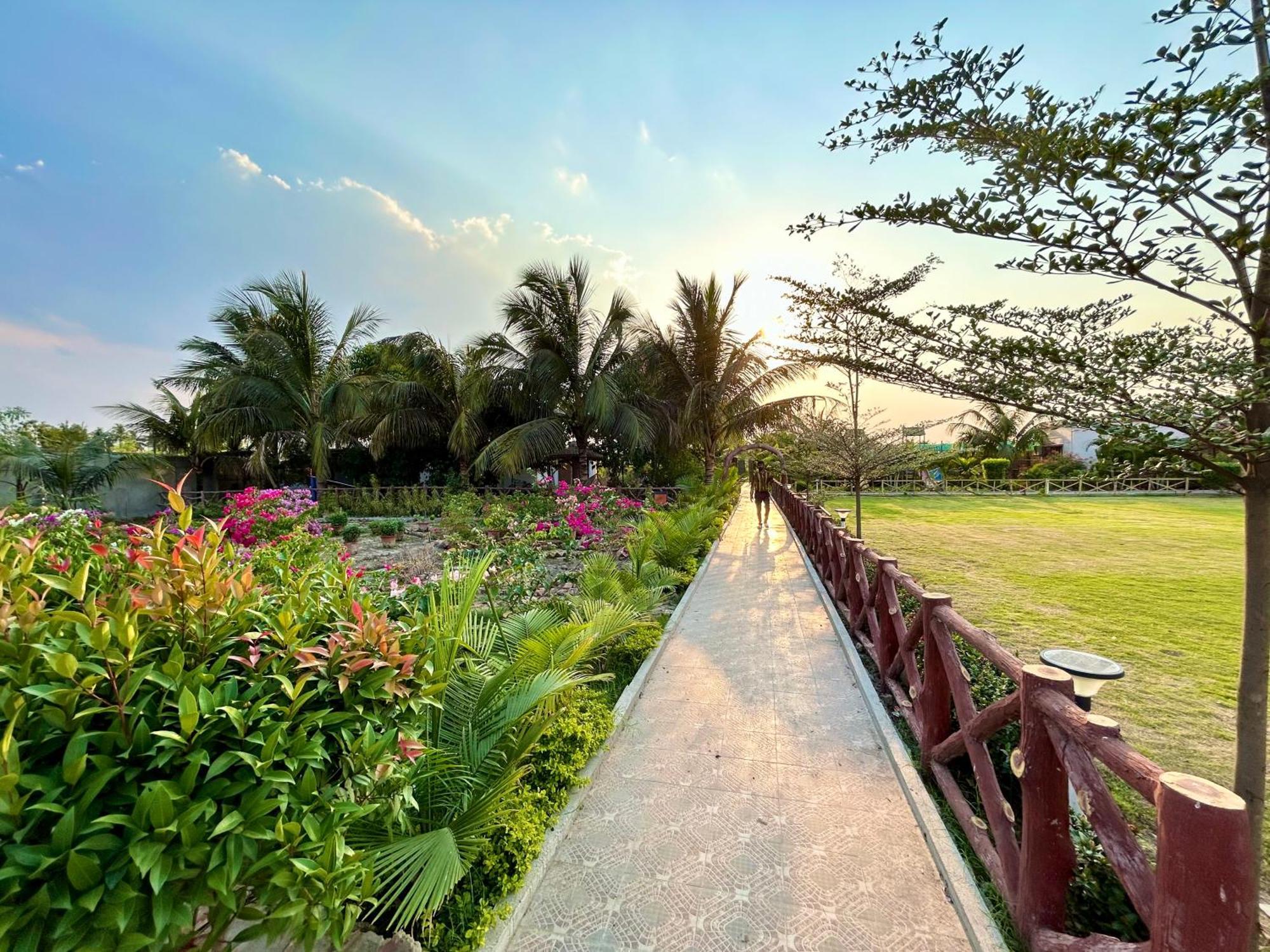 Palli Bangla Resort, Near Ruby Hospital, Anandapur Kolkata Luaran gambar